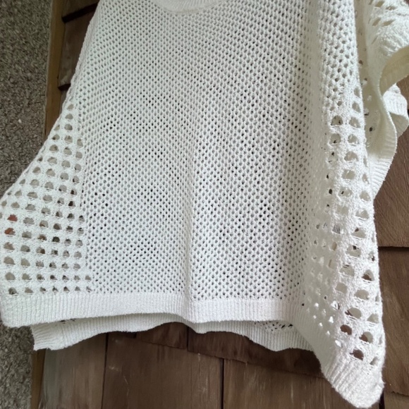 One Grey Day Los Angeles Revolve Crochet Off White Lace Poncho Vest Sweater - Picture 6 of 11
